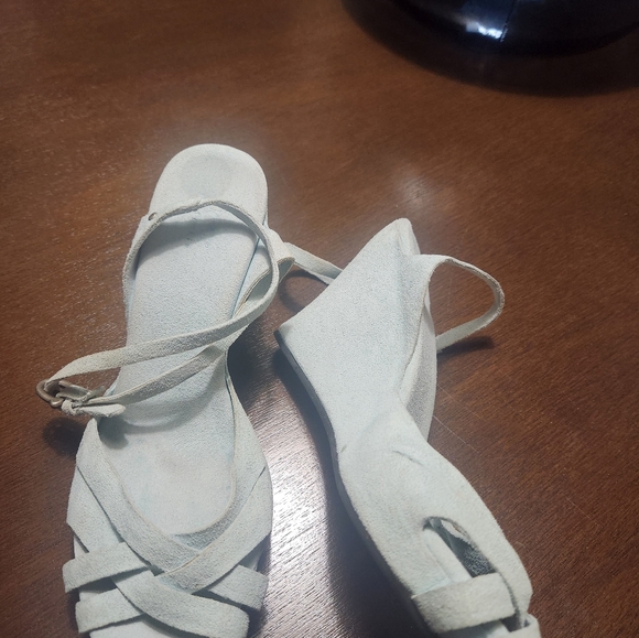 UGG Mint suede Wedges. - Picture 5 of 6